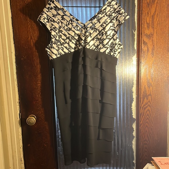 PLUS SIZE HOST PICK - B&W Bandage Dress Size 14W - Picture 3 of 5